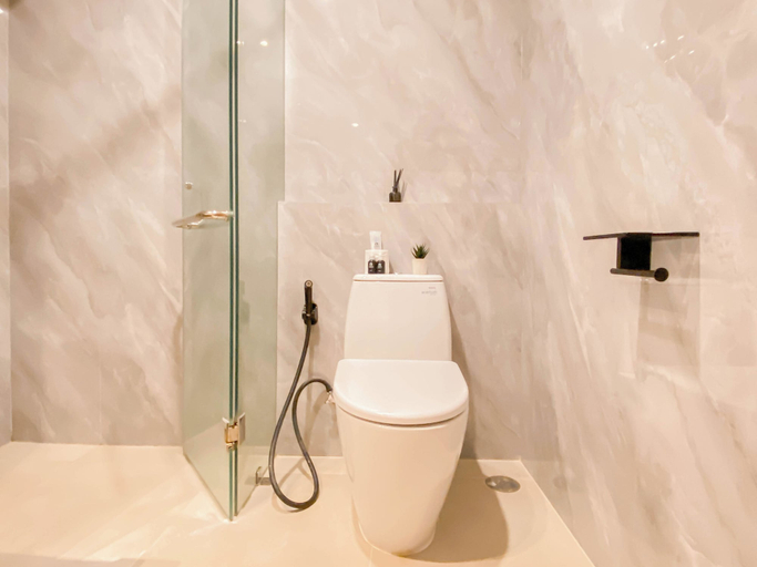 Bathroom 2, Best Choice 1Br With Extra Room Apartment Thamrin Residence, Jakarta Pusat