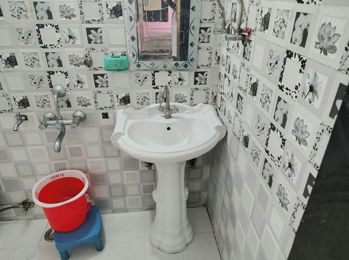 Bathroom, Hotel Roof Top Lucknow, Lucknow