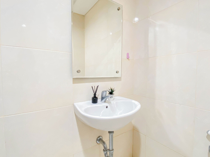Bathroom 3, Simple Studio (No Kitchen) At Elvis Tower Apartment, Cikarang