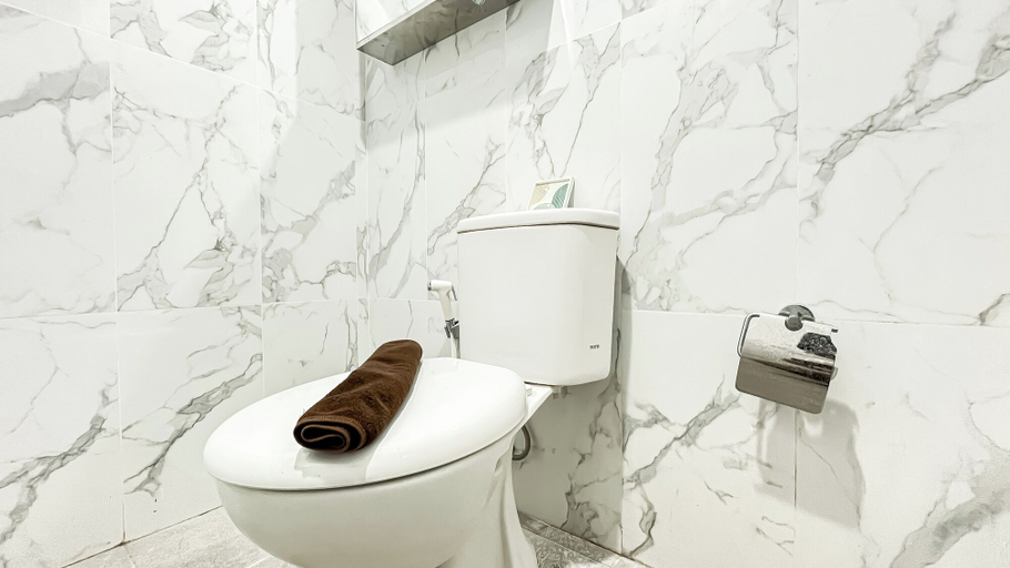 Bathroom 4, Modern Look Studio At Anwa Residence Apartment, Tangerang Selatan