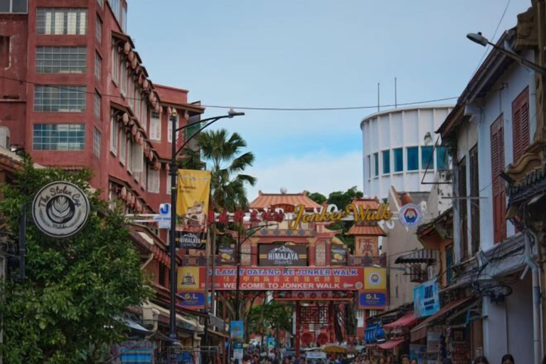 View from property 5, All-You-Need Room for 4 Walk & Drive Around to Tourist Hotspot Eden, Malacca City