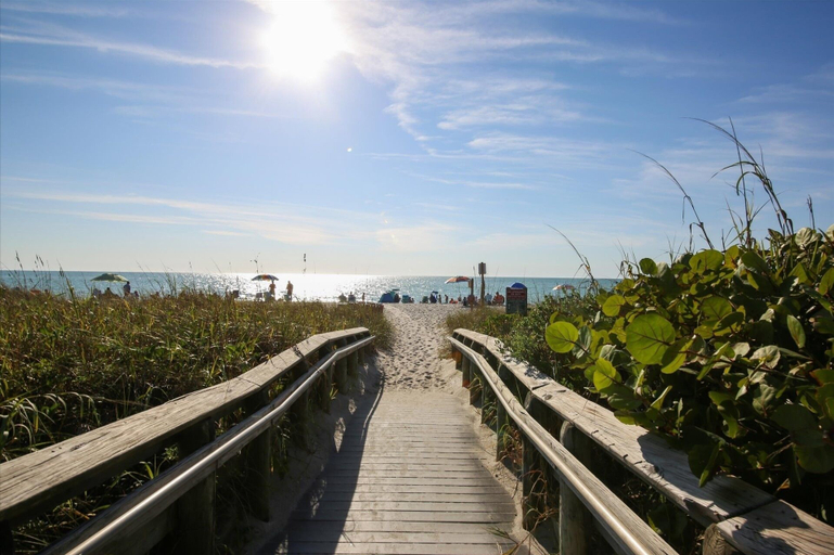 Beach 3, Spacious Beachfront 3br Manasota Key Condo 3 Bedroom Condo, Charlotte
