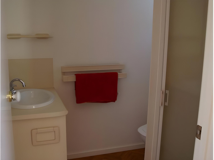 Bathroom 3, Lookout Holiday Units, E. Gippsland - Bairnsdale