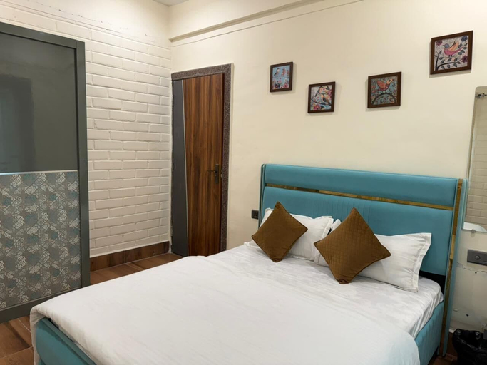 Room 4, Hotel Sacred Roots, Dehradun