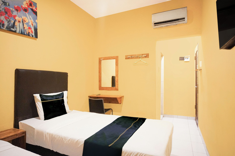 Room 4, OYO 95017 Kapten Muslim Residence, Medan
