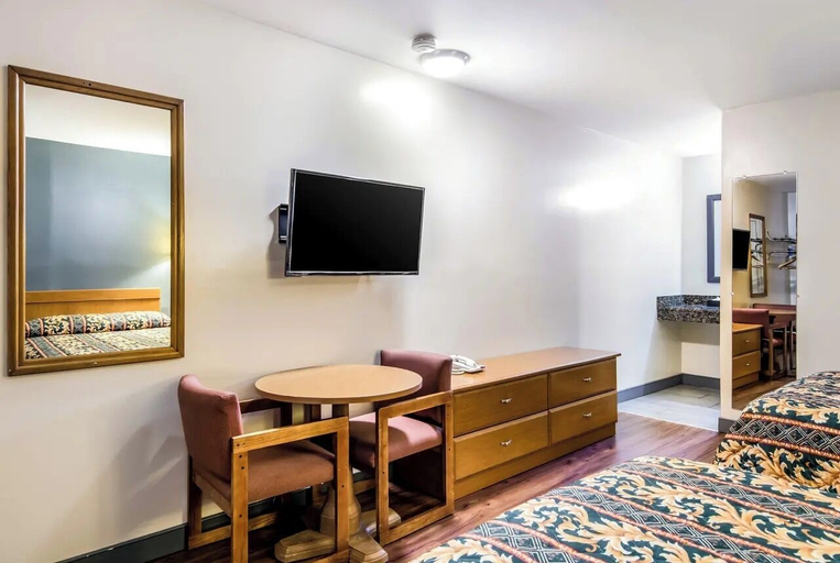 Living area 2, Brentwood Inn Richmond South, Chesterfield
