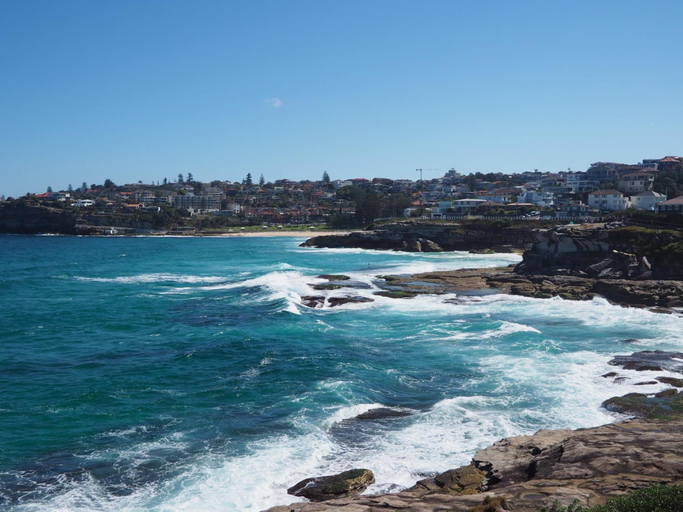 Others 5, Bronte Beach Coastal Apartment with Ocean View, Sydney