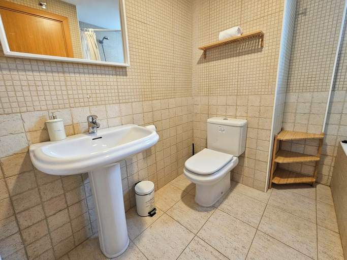 Bathroom 3, Apartamentos Escarrilla Suites 3000, Huesca