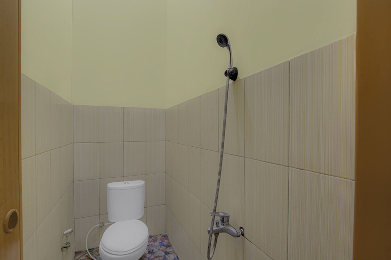 Bathroom 2, Hotel O Guesthouse Syariah, Boyolali