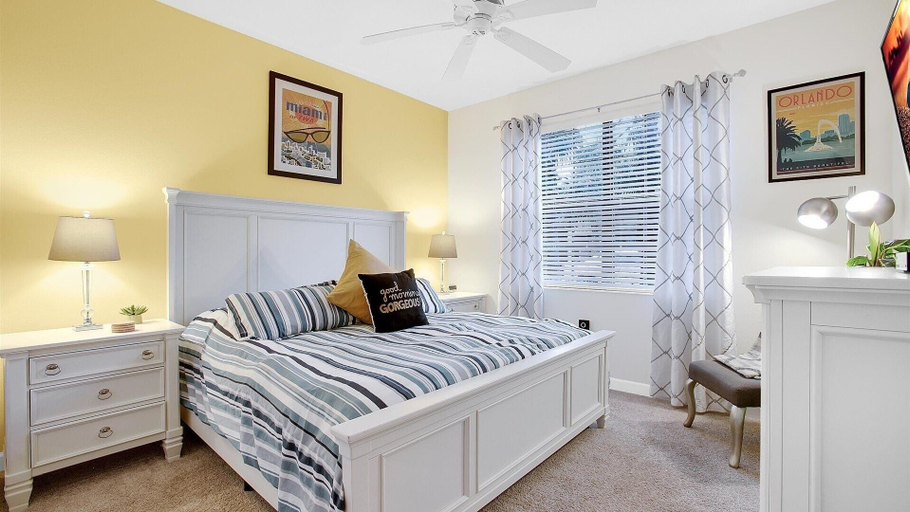 Room 4, Solterra Resort 5 Bedroom Home with Pool Spa Game Room 5 Home, Polk