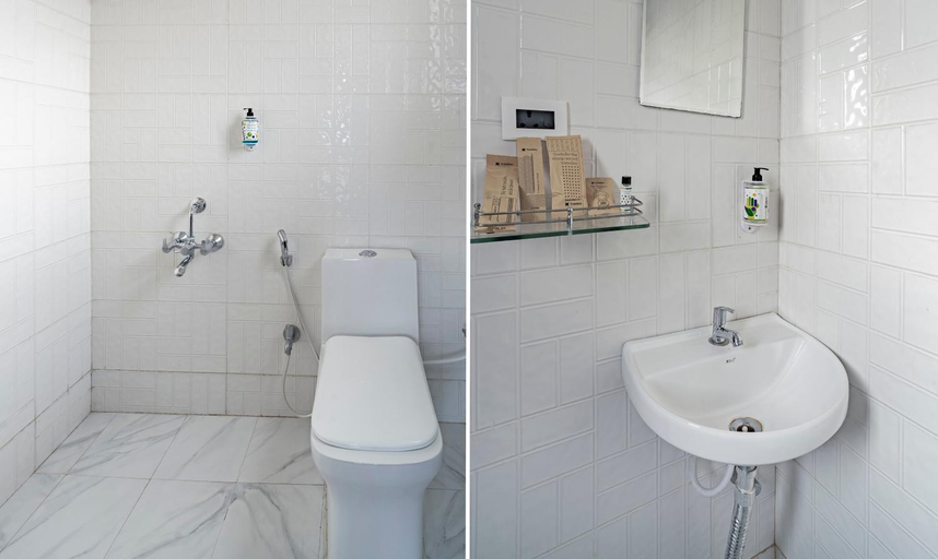 Bathroom 5, Hotel Revmantra, Pune