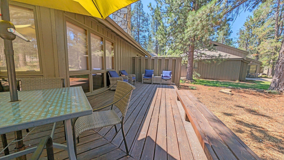 Outdoor dining 4, Grouse 4 4 Bedroom Home, Deschutes