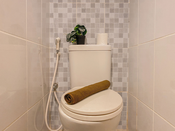 Bathroom 5, Classic Studio At Tokyo Riverside Pik 2 Apartement, Tangerang