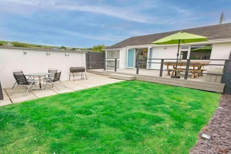 Room 5, Sandbanks Sleeps 4 Beach Pass & 1 Dog, Devon