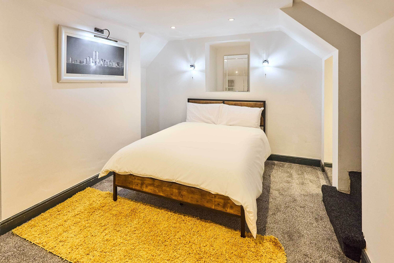 Room 3, Host Stay Emporium Basement Apartment, Nottingham