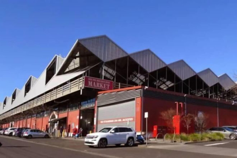 Parking, A Cozy Apt with City Views Near Crown Casino, Melbourne