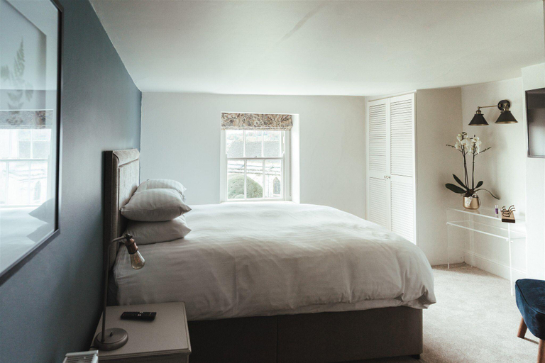 Bedroom 2, The Falcon Inn, Gloucestershire