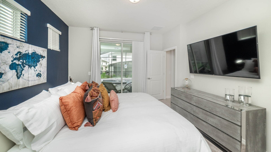 Room 4, Windsor Island Resort 5 Bedroom East Facing Pool 5 Home, Polk