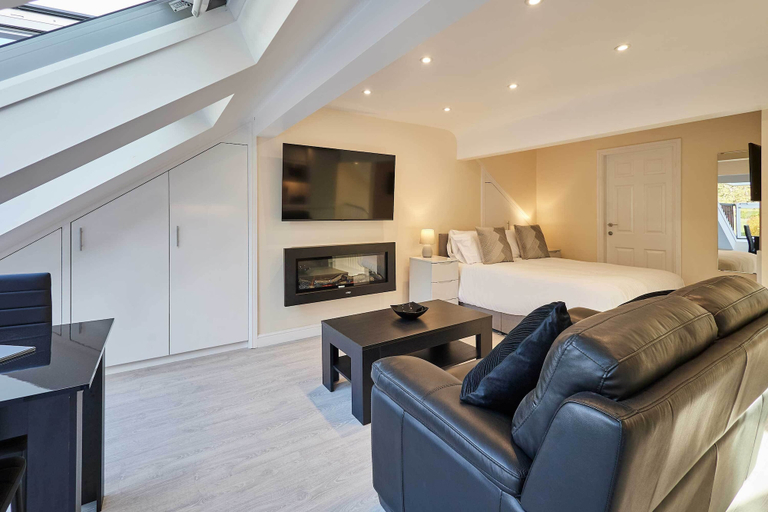 Room 3, Host Stay Ross View Attic Apartment, North Yorkshire