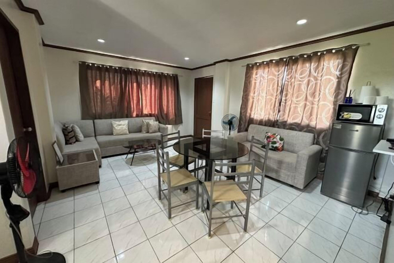 Lounge 4, Cranberry's 2Br Unit nr Convention Center #1, Iloilo City
