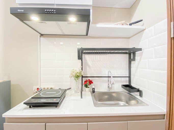 Private kitchen 2, Cozy And Best Place Studio Apartment Royal Sentul Park, Bogor