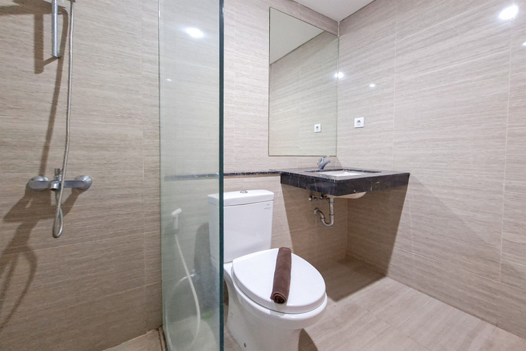 Bathroom 3, Modern And Spacious 3Br At Apartment Hillcrest House, Tangerang