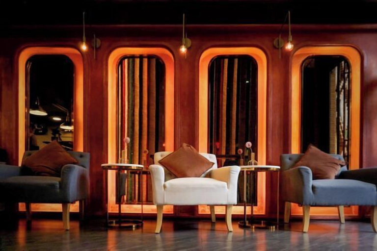 Lobby lounge