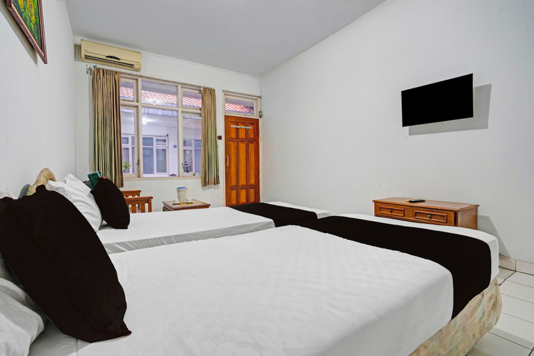 Room 4, OYO 94802 Hotel Prima, Cianjur
