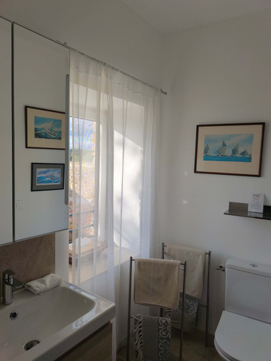 Bathroom 5, Magnanerie de Sainte Croix, Gard