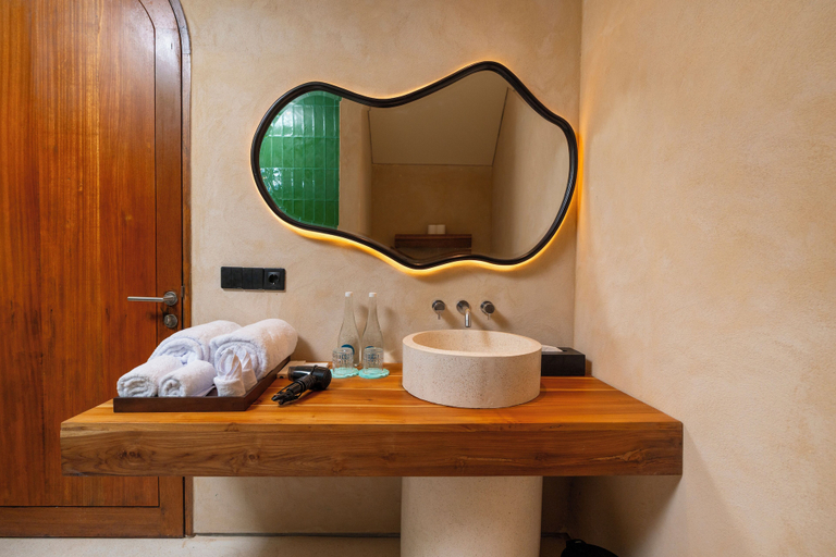 Bathroom 5, La Jolla Canggu, Badung