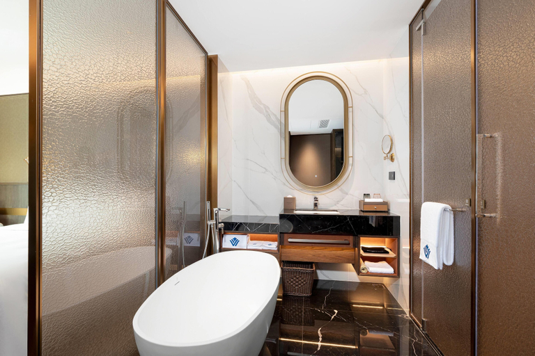 Bathroom 5, Wyndham Grand Plaza Royale Milky Way Jiande, Hangzhou