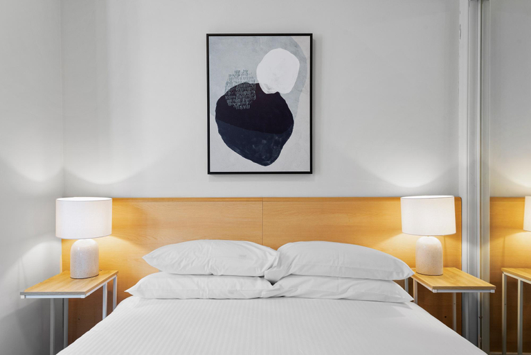 Bedroom 5, Chic 1-Bed Apartment Steps From Shopping Street, Melbourne