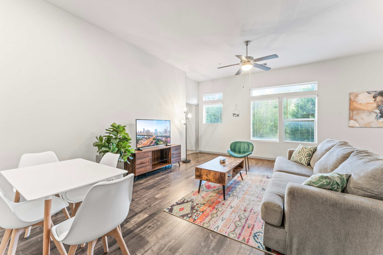 Room 3, Cozy 2BR Suite Close to Downtown w Fast Wifi, Travis