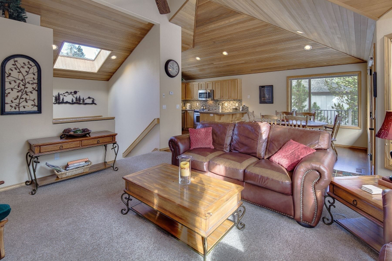 Living area 5, Lark 4 2 Bedroom Home, Deschutes