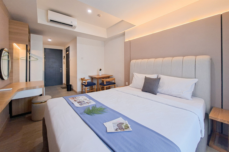 Room 3, Wooden Tone Studio At At Collins Boulevard Apartment, Tangerang