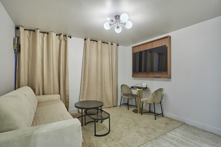 Living area 4, Charming A/C Flat - Center of Paris - Le Marais, Paris