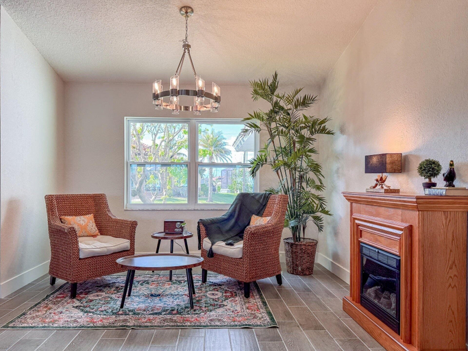 Living area 4, Punta Gorda 3-Bedroom Canalfront Vacation Home with Dock 3 Home, Charlotte