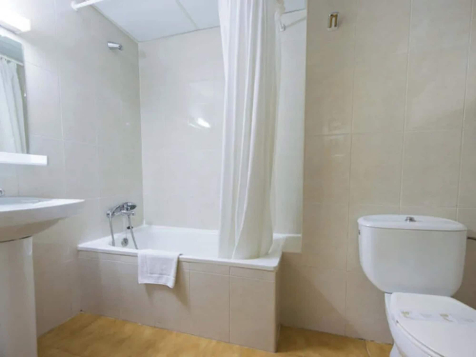 Bathroom 3, Apartamentos Midi 3000, Huesca