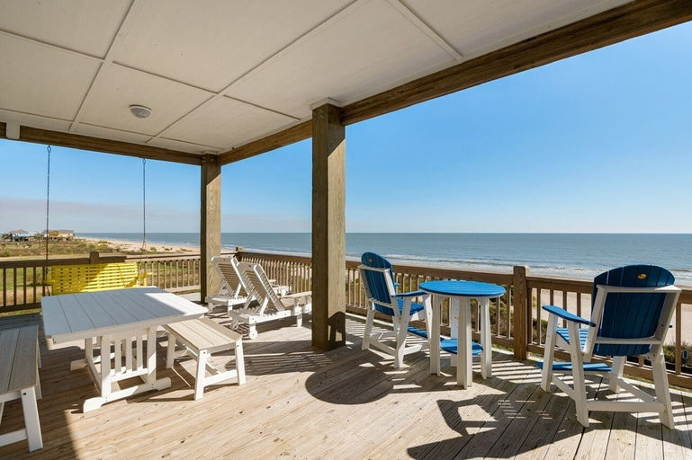 Outdoor dining 5, Deja Blue 5 Bedroom Home by RedAwning, Galveston
