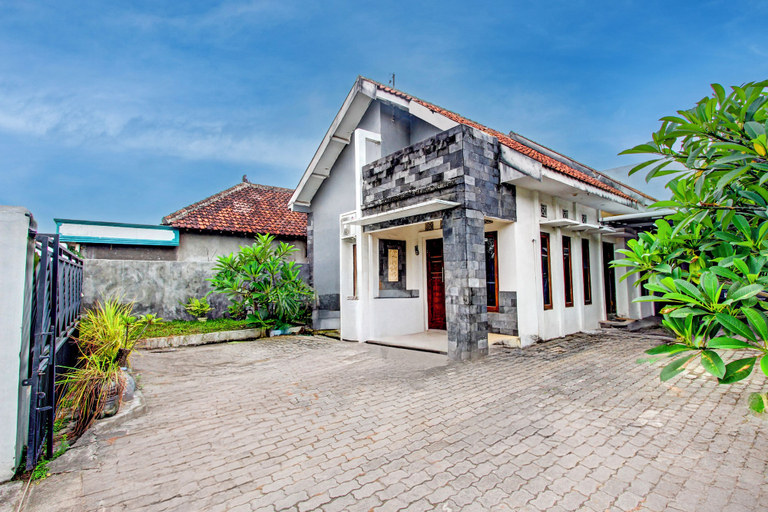 Front of property 3, OYO 94851 Watulumpang 1 Guest House, Bantul