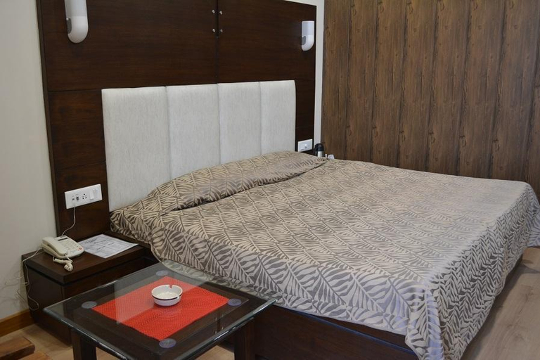 Bedroom 4, Hotel Dronagiri, Chamoli