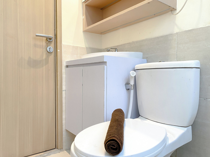 Bathroom 4, Good Choice and Homey 2BR at Meikarta Apartment, Cikarang