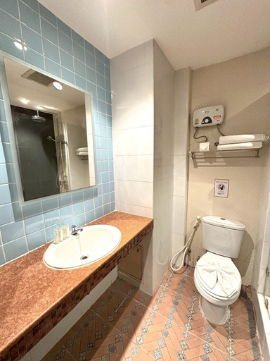 Bathroom 4, Studio F Sukhumvit, Wattana