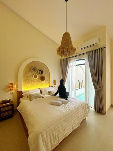5, NUMAR VILLAS - bohemian with private pool, Sleman
