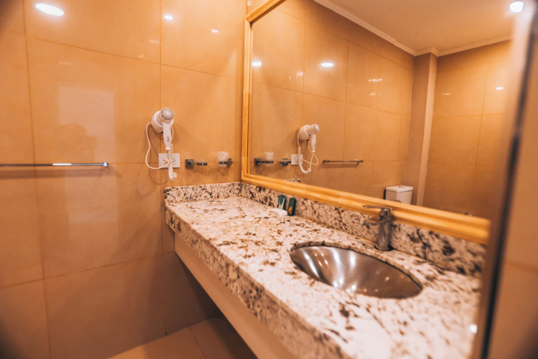 Bathroom 4, La Regina Lodge, Itatí