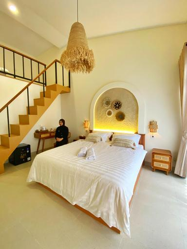 4, NUMAR VILLAS - bohemian with private pool, Sleman