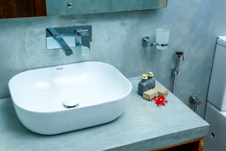 Bathroom, Doola River Edge, Thanamalvila