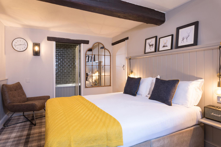 Bedroom 2, The White Hart Ford, Wiltshire