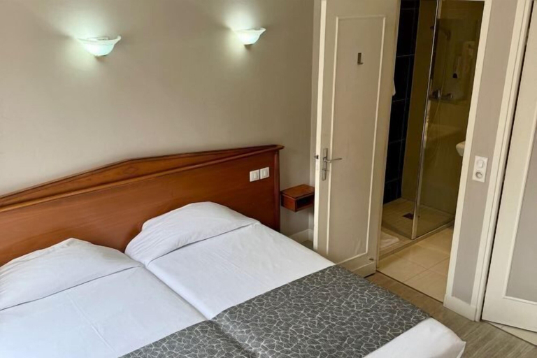 Bedroom 3, Hotel Richmond Gare du Nord, Paris