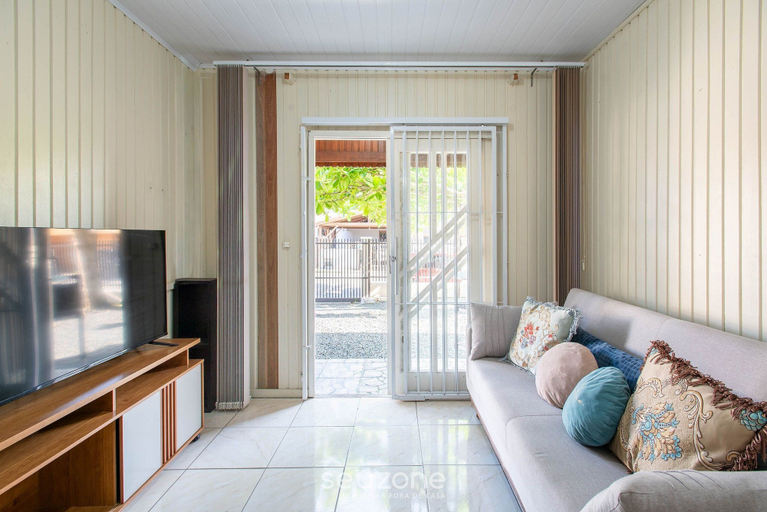 Living area 3, House w/ Barbecue 600 m From the Beach Nus0636, Piçarras
